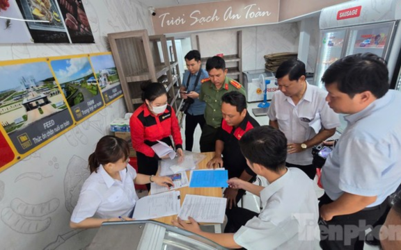 Người tố Công ty CP bán thịt l:ợn b:ẩn từng bị chém hụt: Camera ghi lại diễn biến nguy hiểm