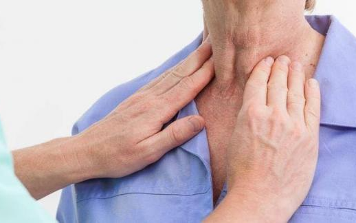 Người đàn ông 35 tuổi viêm họng hóa trị 5 lần thì không qua khỏi, bác sĩ quát: Vứt 2 thứ trong tủ lạnh đi