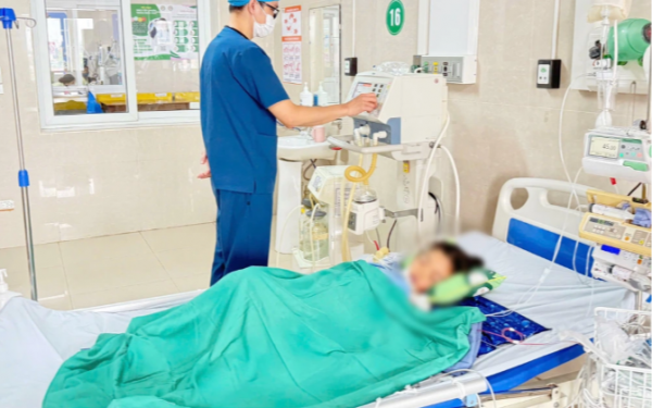 Người mẹ kể giây phút con gái bị rắn độc chui ra từ điều hòa cắn vào người