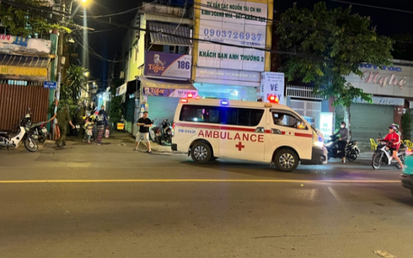 Xác định nguyên nhân thanh niên không mặc quần áo tử vong giữa đường ở TP Thủ Đức
