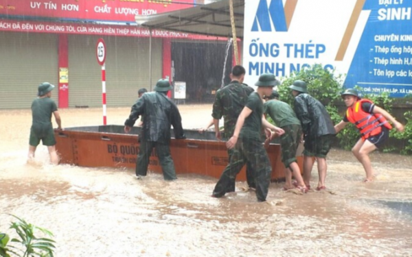 Hai cháu bé bị nước cuốn sau trận mưa lớn ở Thái Nguyên