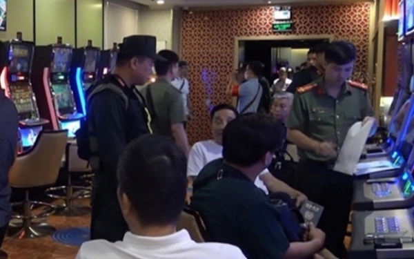 Danh tính ca sĩ chi 4,3 triệu USD đánh bạc ở khách sạn Pullman, đang bị cấm đi khỏi nơi cư trú